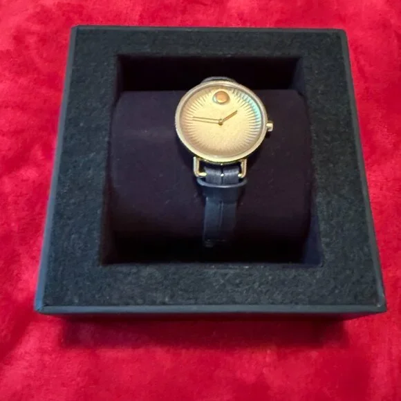 NIB Movado Edge Gold w/ Blue Leather Strap Womens's Quartz Watch 3680036 RARE - Picture 5 of 9